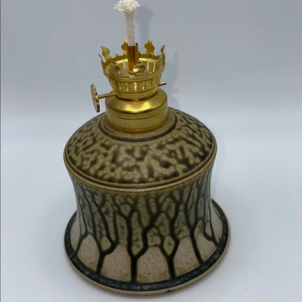 Elegant Frank Stofan studio art pottery signed ash glaze Gold and Cream Oil Lamp